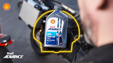 Botella de lubricante para motos Shell Advance