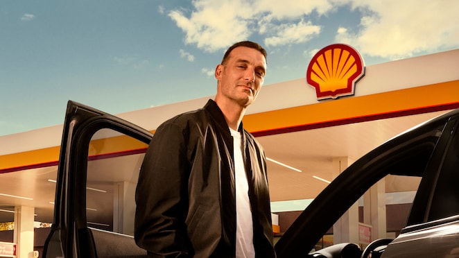 Lionel Scaloni con una estación Shell de fondo.