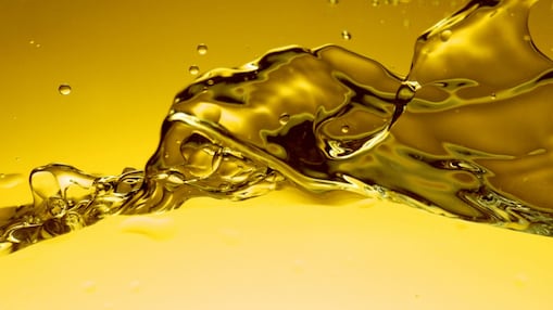 Salpicadura de lubricantes en tonos amarillo y dorado