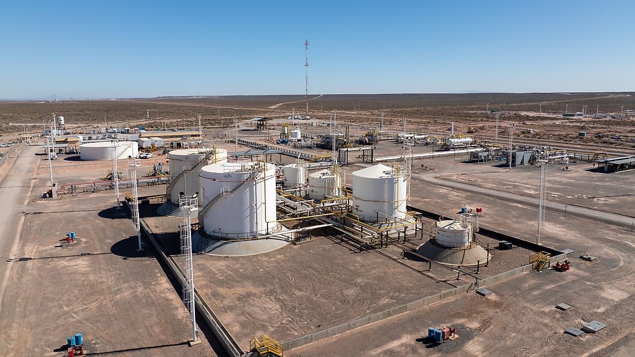 refinería durante el día