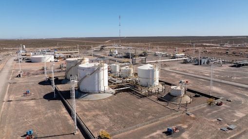 refinería durante el día