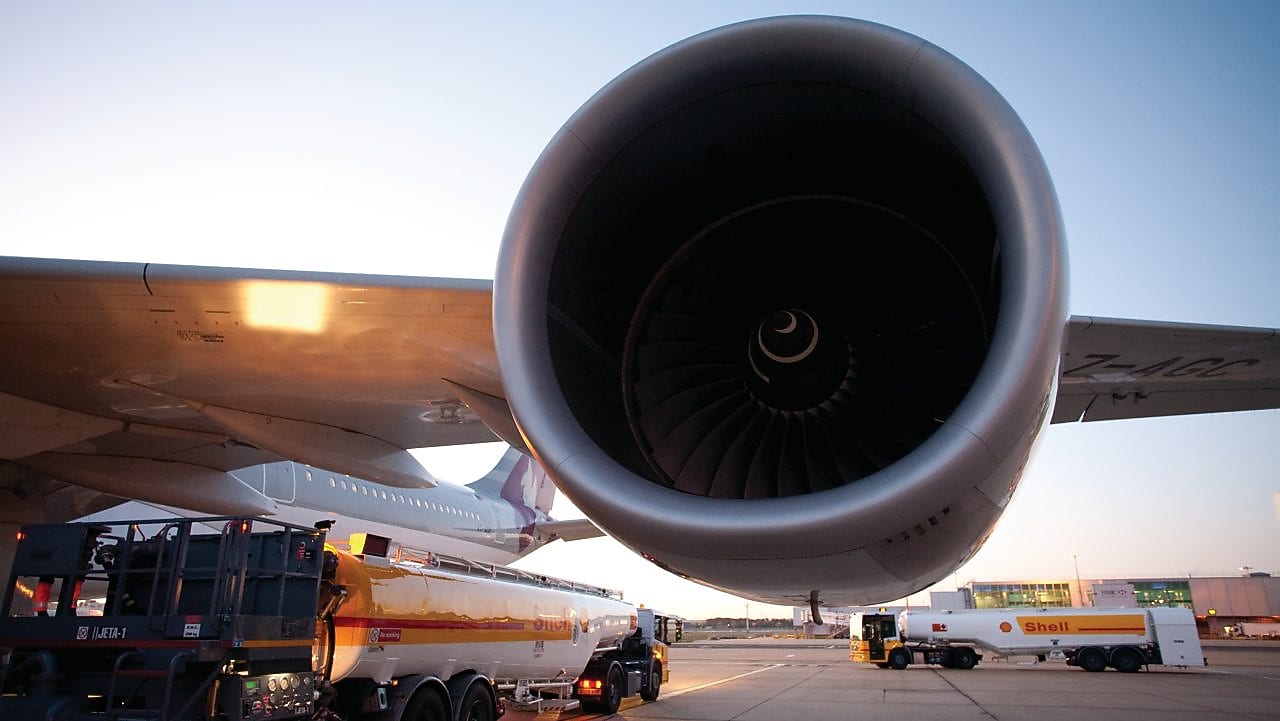 Vista de cerca de una turbina de avión