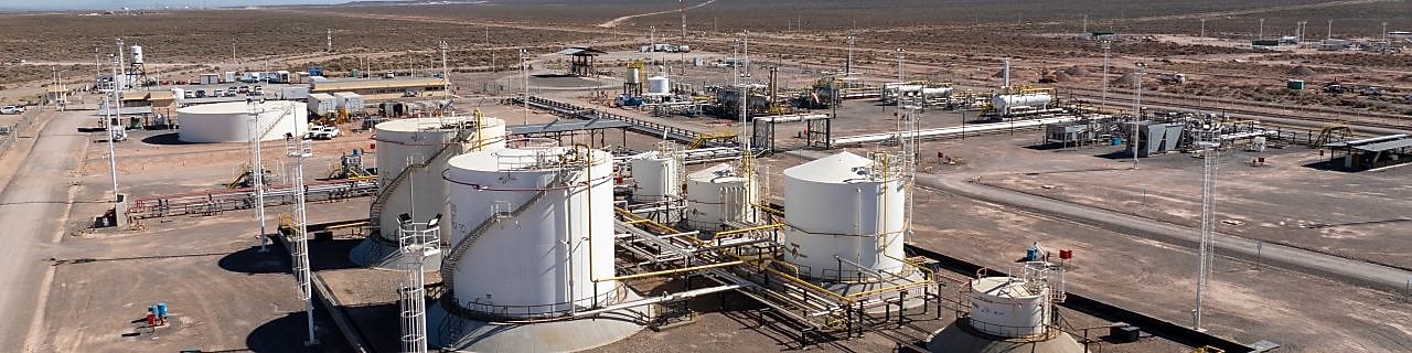 refinería durante el día