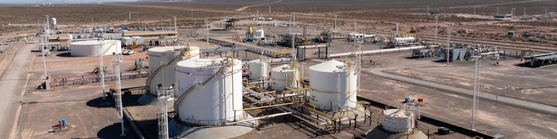 refinería durante el día