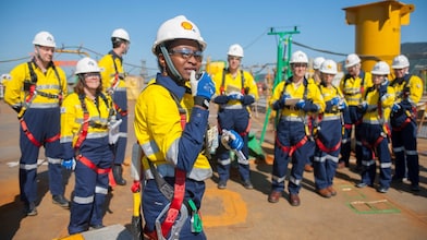 A female Shell engineer leading her team at an operational site.