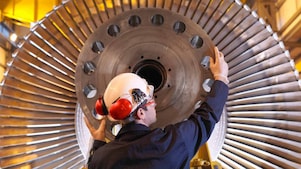 Discipline Engineer moviendo un centro de maquinaria pesada