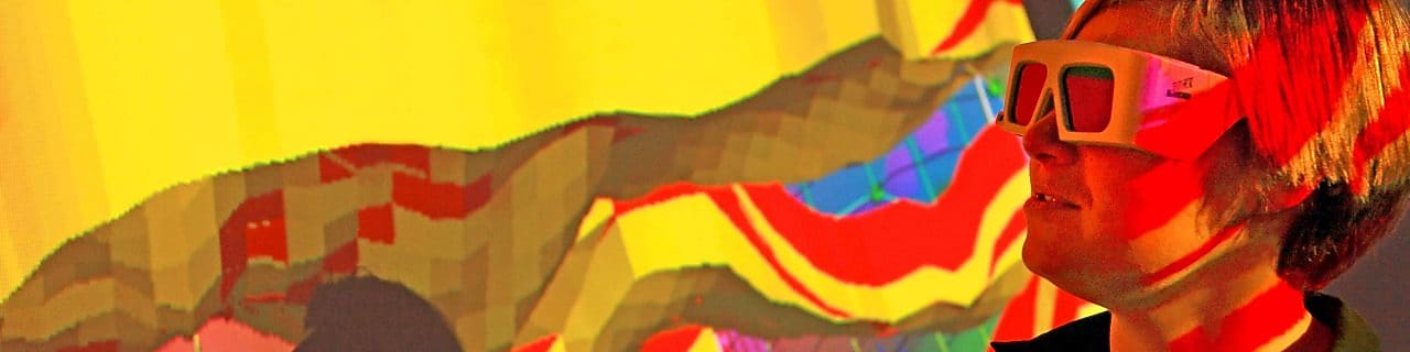 Una mujer con gafas especiales examina una proyección en 3D de un mapa geológico 