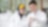 Dos empleados trabajando en un laboratorio de producción