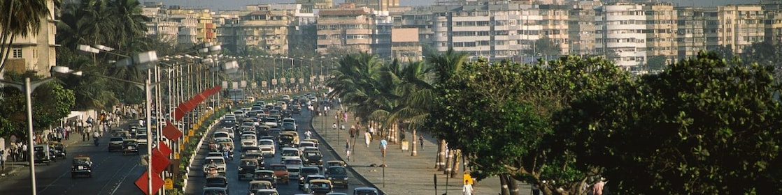 Congestión de tráfico en Marine Drive en Bombay, India