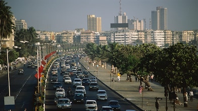 Congestión de tráfico en Marine Drive en Bombay, India