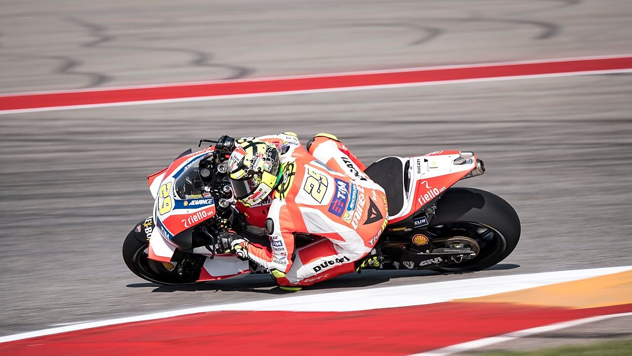 Piloto de Ducati compitiendo en MotoGP