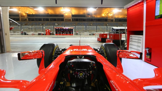 Auto de F1 de la Scuderia Ferrari en el taller