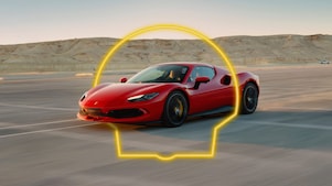 Auto Ferrari rojo en movimiento, enmarcado por el logo de Shell