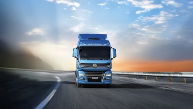 Techo y parte superior de un camión con los caños de escape