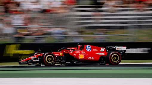 Scuderia Ferrrari HP SF26 andando en circuito.