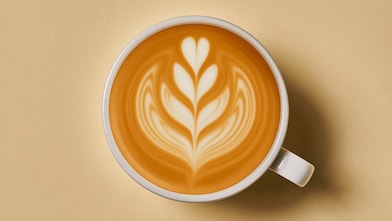 Taza de café con latte art.