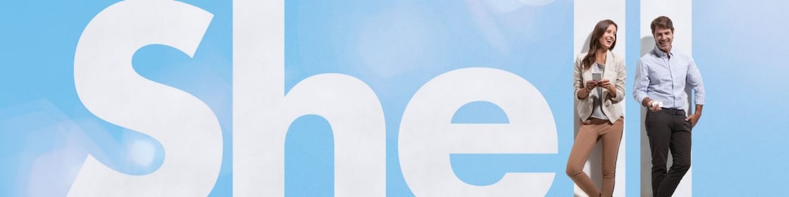 Hombre y mujer sonriendo