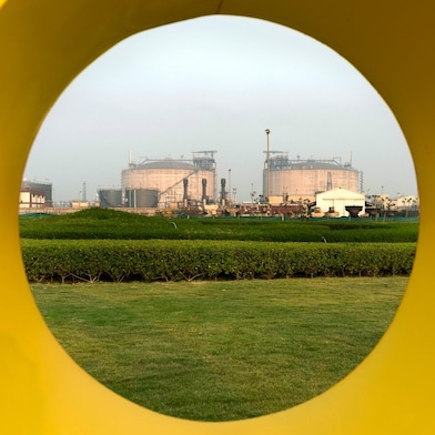Proyecto fotográfico de la India, Países Bajos, 2014 - Depósitos de gas natural licuado en Hazira